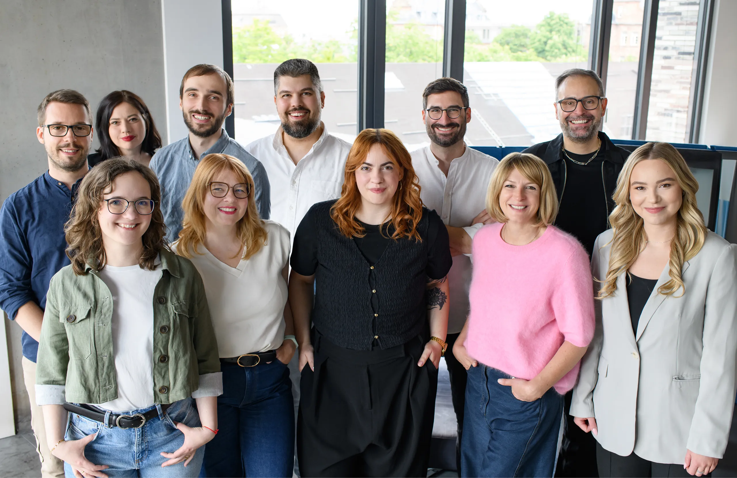 TeamQ Teamfoto im Büro – Expertinnen und Experten für Marktforschung, Beratung und Data Insights.